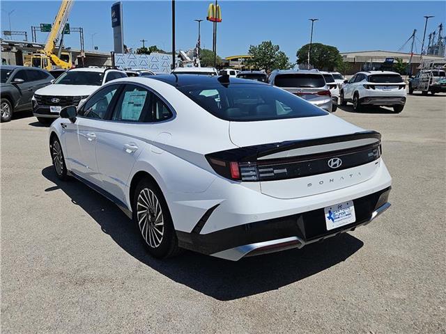 new 2024 Hyundai Sonata Hybrid car