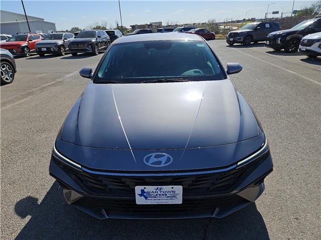 new 2025 Hyundai Elantra car