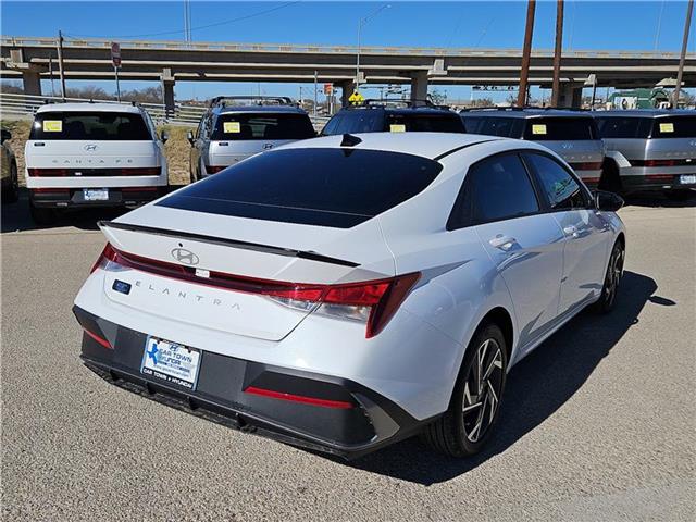 new 2025 Hyundai Elantra car