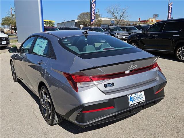 new 2025 Hyundai Elantra car