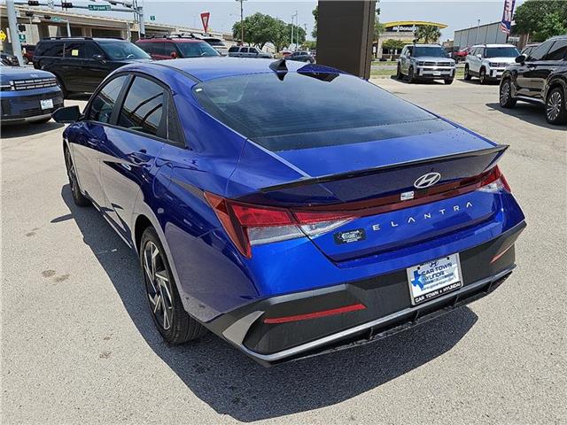 new 2025 Hyundai Elantra car