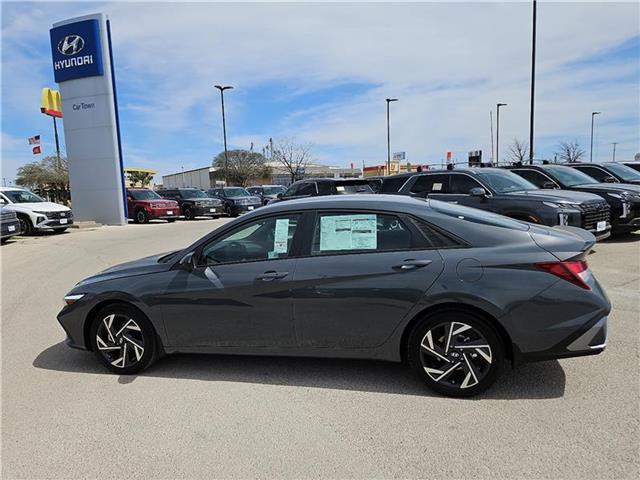 new 2025 Hyundai Elantra car