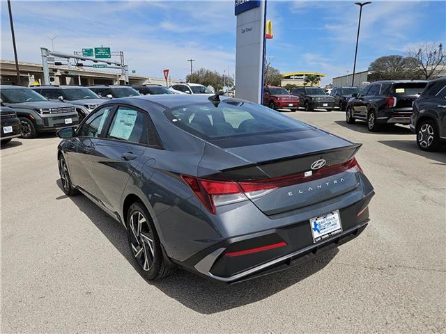 new 2025 Hyundai Elantra car