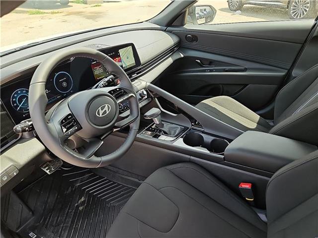 new 2025 Hyundai Elantra HEV car