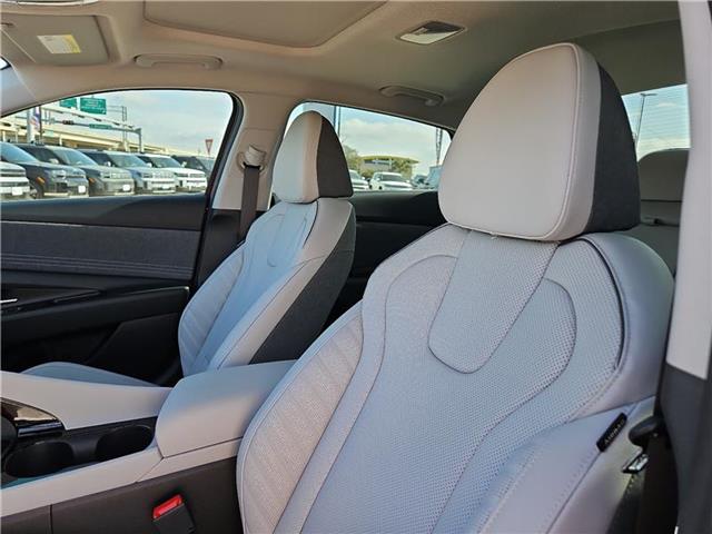 new 2025 Hyundai Elantra car