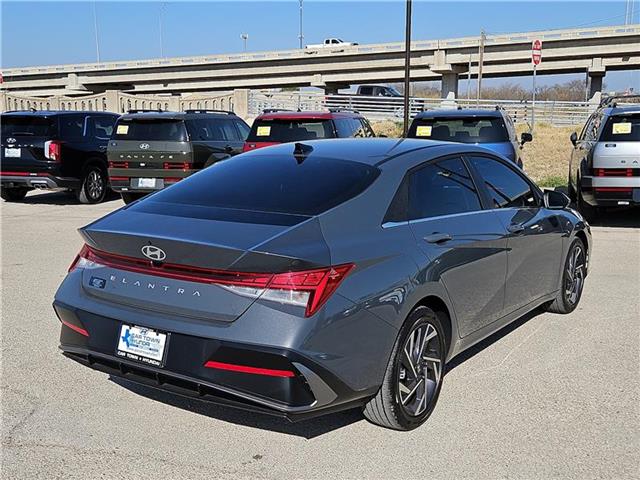 new 2025 Hyundai Elantra car